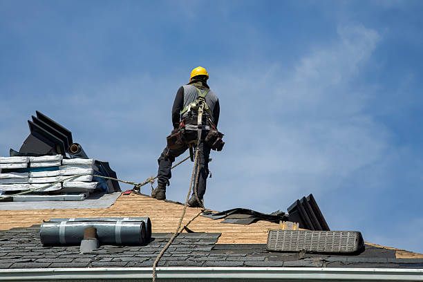 Professional Gutter Installation technician working in Stratford, IA